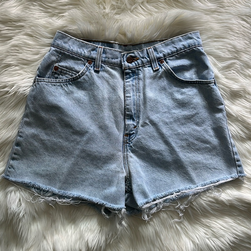 VTG Levi’s Light Wash Denim Shorts